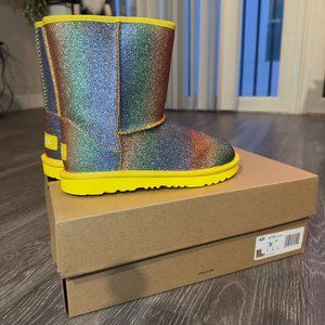 UGG Classic II Sequin, size 3 Youth
Brand New